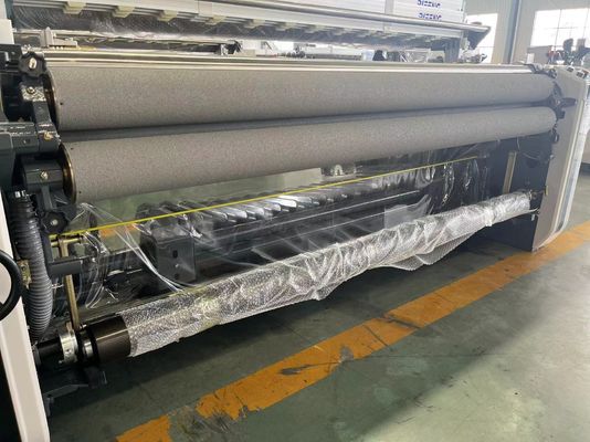 Água de alta velocidade Jet Weaving Textile Loom do alto densidade com a came que derrama para a tela do poliéster.