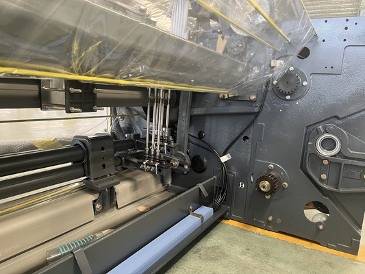 Máquina Shuttleless do tear do bocal do dobro de Jet Loom Machine Dobby Shedding da água do ISO